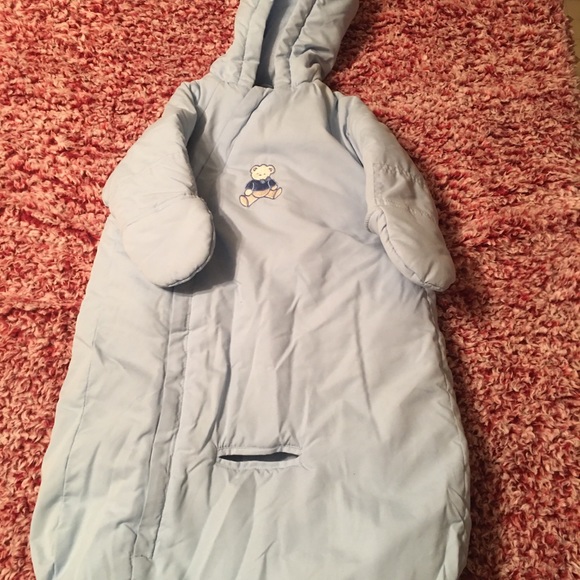 Car seat accessible snowsuit - Picture 2 of 4